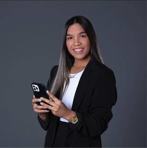 Meet your Posher, Stefani